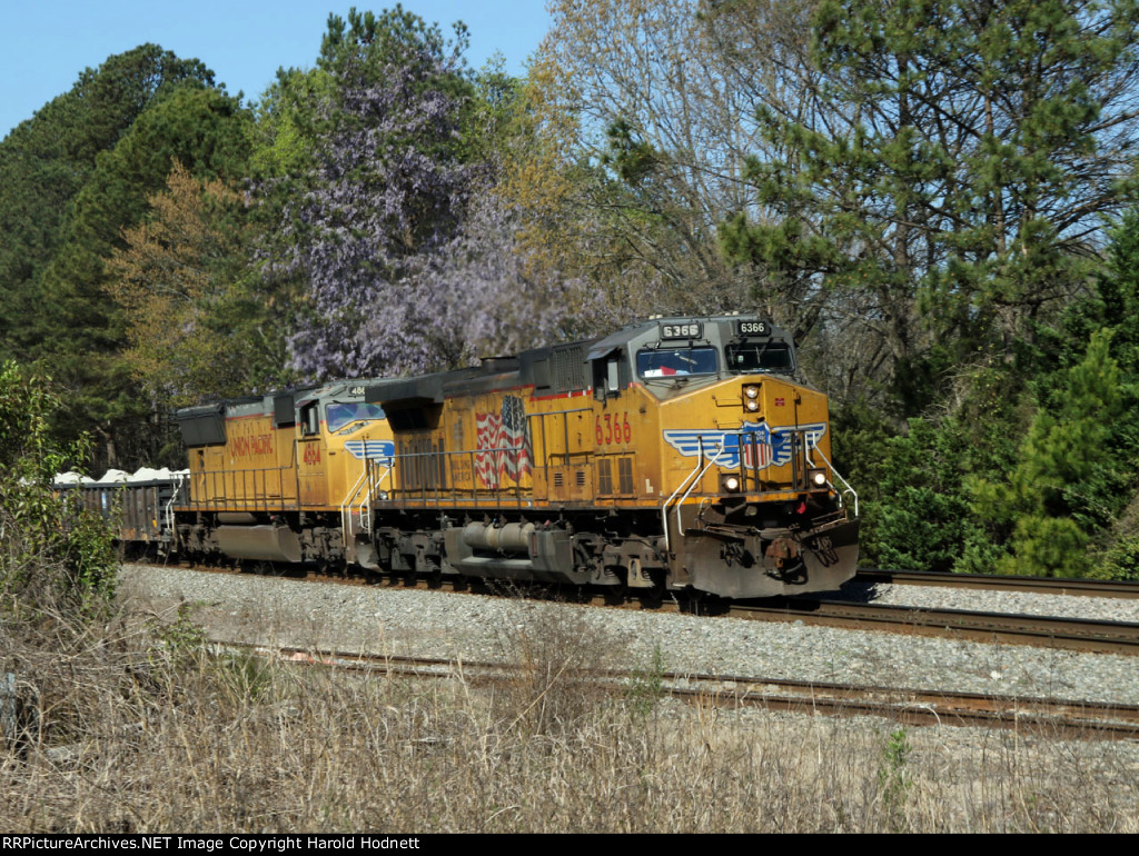 UP 6366 & 4864 lead NS train 350 northbound 